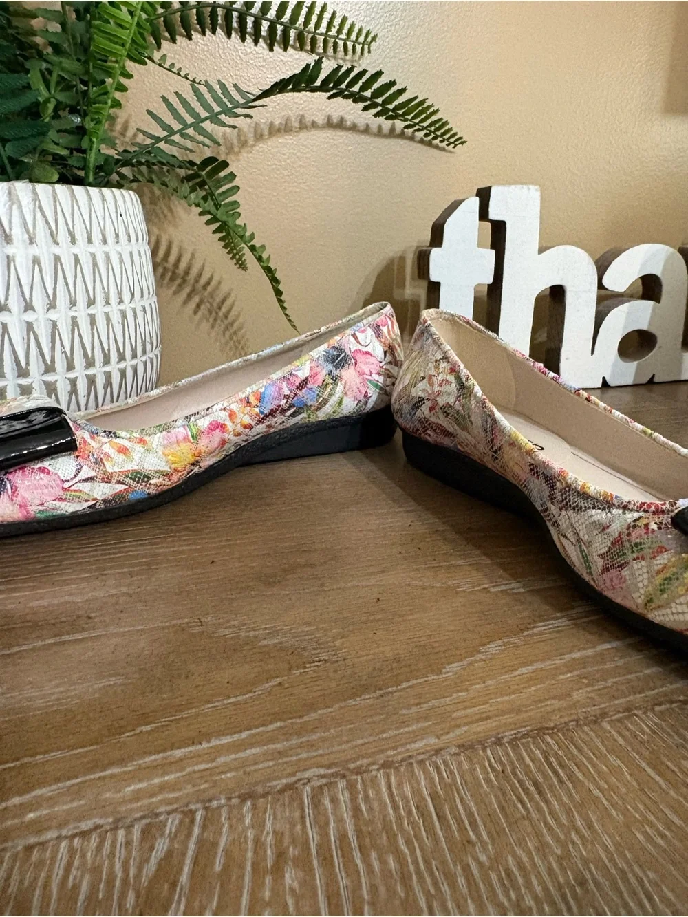 Paul Mayer Attitudes floral-print low-wedge flats Size 8.5 B